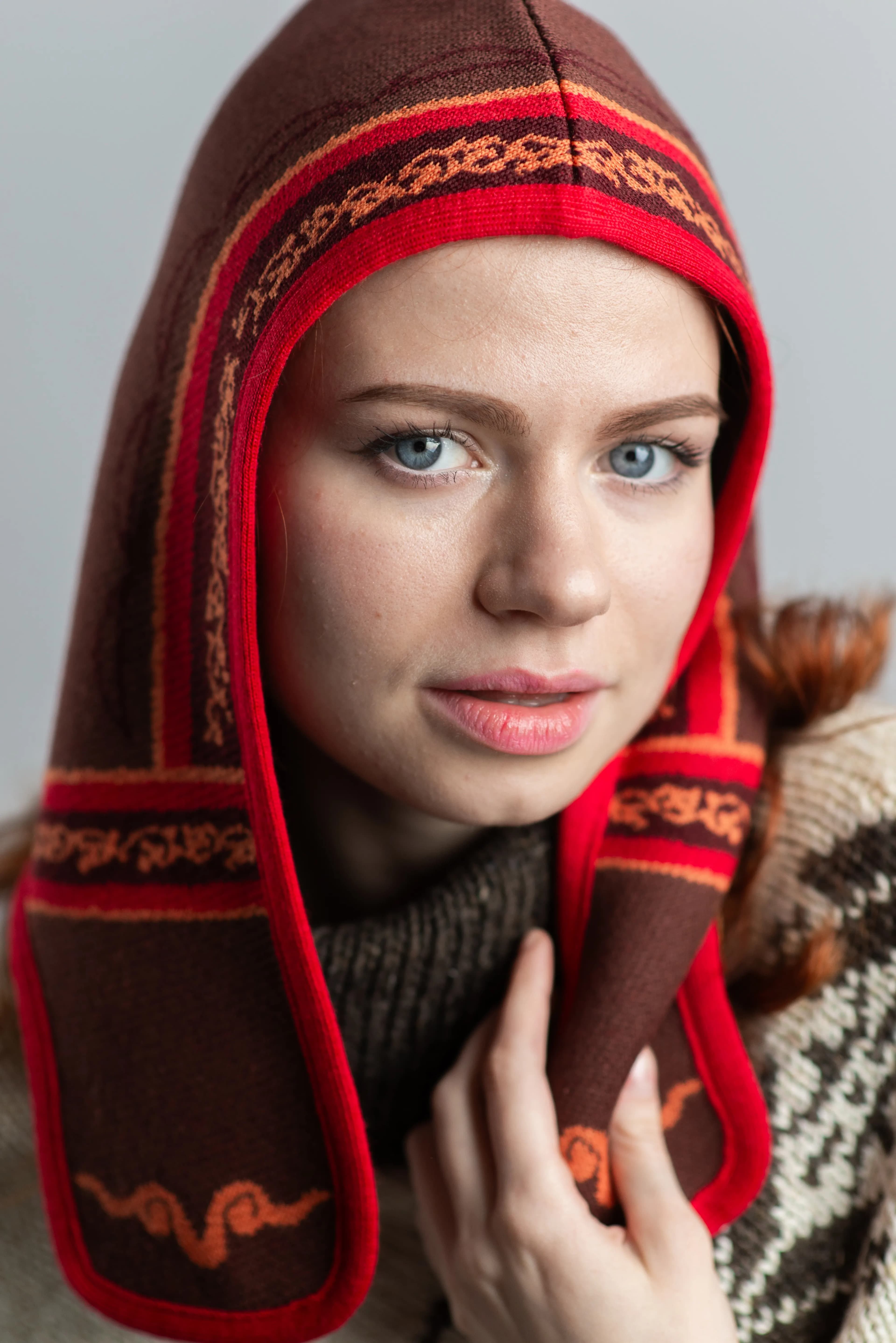 Шапка Инзер - главное фото Шапка Инзер Шапки Тудей, главное фото модели с племенным орнаментом